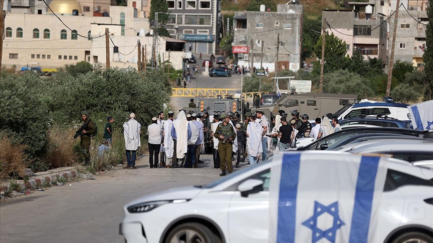 İşgal altındaki Batı Şeria'da Talmud ayini yapan Yahudi yerleşimciler, eğitimi aksattı