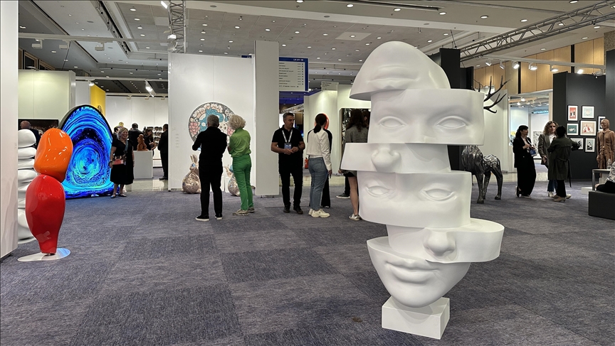 Budding modern artists embrace chance to ‘bloom’ at Istanbul fair