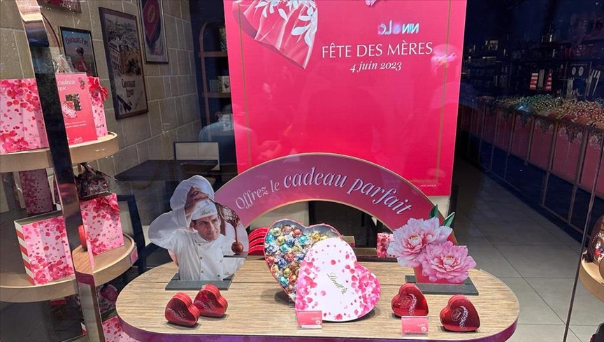 France : La fête des mères, pour le plus grand bonheur des enfants... et des commerçants