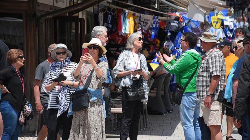 Lijepo vrijeme i šetnja Baščaršijom: Najviše turista iz Poljske, Tajvana, Srbije, Dubaija, Turkiye i arapskih zemalja