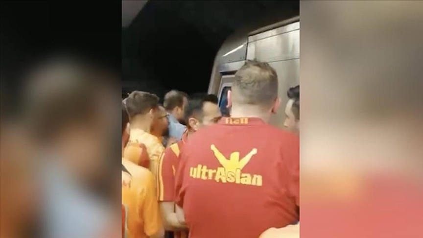 İstanbul'da maça giden taraftarlar farklı metro durağında indirilmelerine tepki gösterdi
