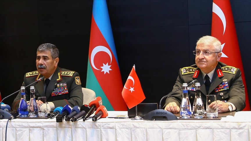 Министр обороны Азербайджана поздравил Яшара Гюлера