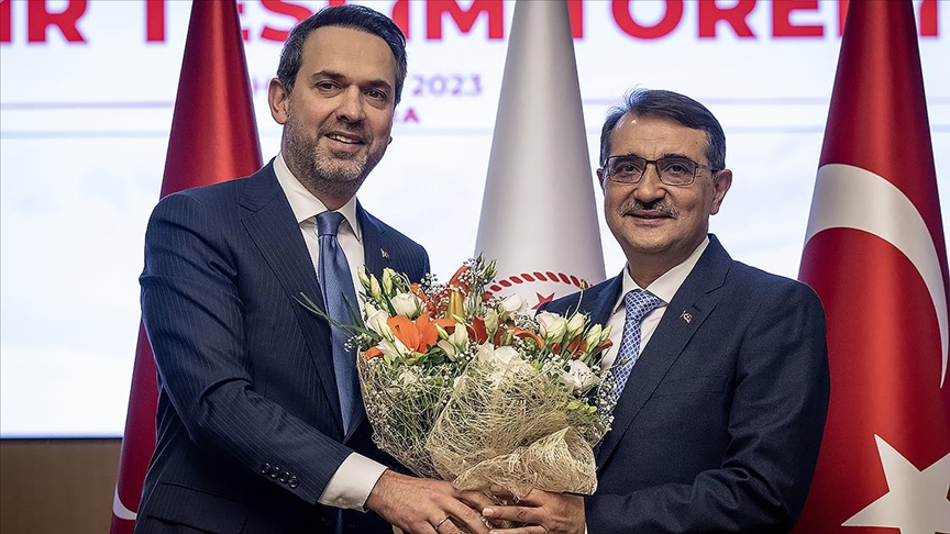 Enerji ve Tabii Kaynaklar Bakanı Alparslan Bayraktar, görevi Fatih Dönmez'den devraldı