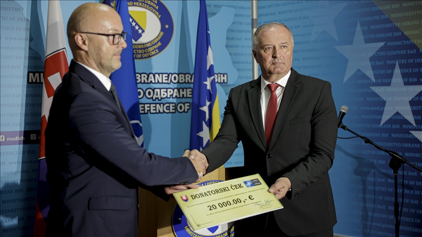 Jačanje odbrambenih kapaciteta: BiH uručen donatorski ček u okviru NATO paketa podrške