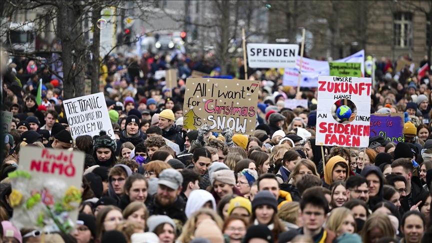 Njemački klimatski aktivisti blokirali ulice u Berlinu i Kelnu