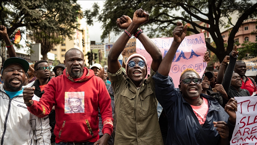 Kenya : la police asperge du gaz lacrymogène sur des manifestants contre la hausse des impôts à Nairobi
