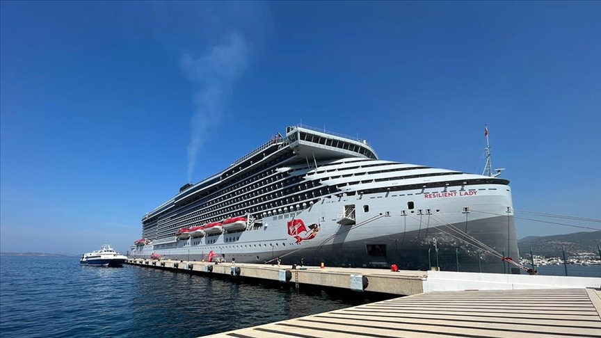 Kruvaziyer "Resilient Lady" ile Bodrum'a 1355 turist geldi