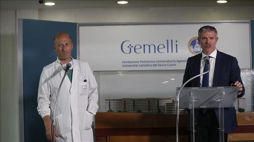 Pope Francis undergoes surgery with ‘no complications,’ says hospital Pope Francis undergoes surgery with ‘no complications,’ says hospital