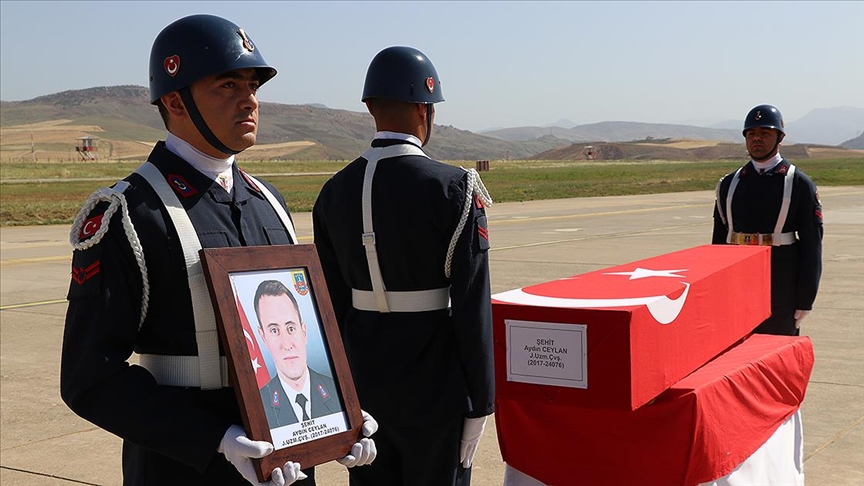 Şehit Uzman Çavuş Aydın Ceylan'ın cenazesi Çanakkale'de toprağa verildi