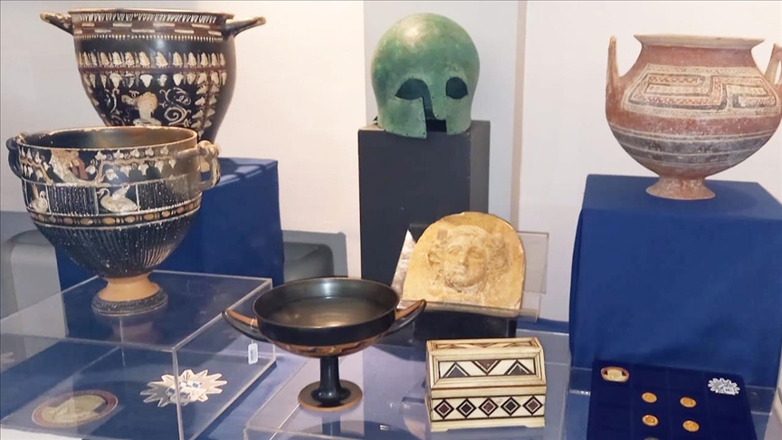 Germany returns 14 smuggled artifacts to Italy