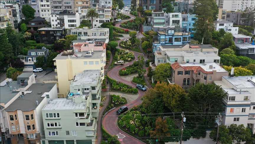 Улицата Ломбард најпозната кривулеста улица во светот