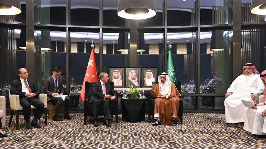 وزير سعودي: نتجه لتدشين "طريق حرير للتنمية" مع الصين