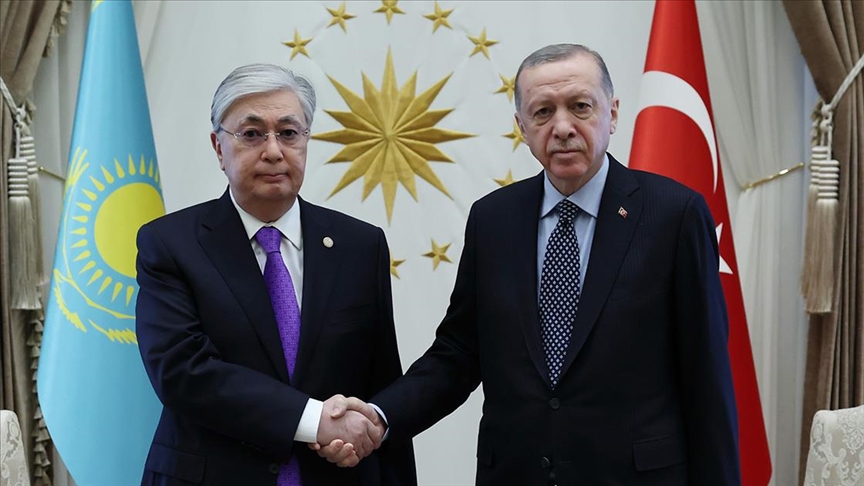 Cumhurbaşkanı Erdoğan, Kazakistan Cumhurbaşkanı Tokayev'e orman yangınında ölenler için taziyelerini iletti 