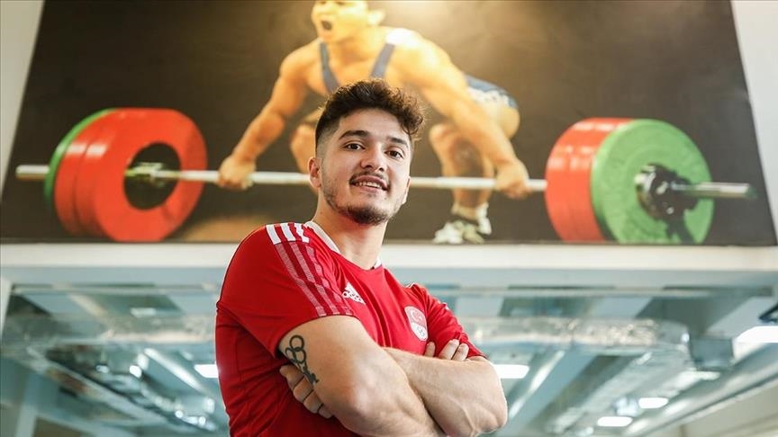 Турецкий тяжелоатлет завоевал 2 медали на турнире в Кубе