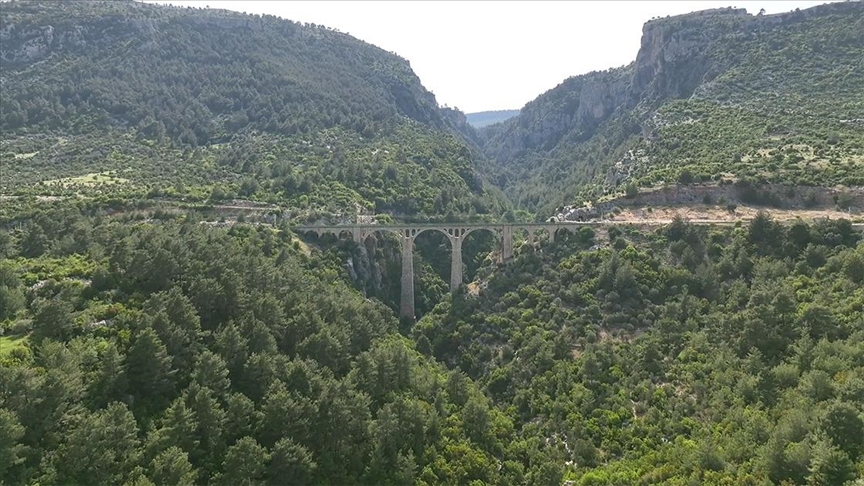 Adana'da Varda Köprüsü ve çevresi FPV dronla görüntülendi