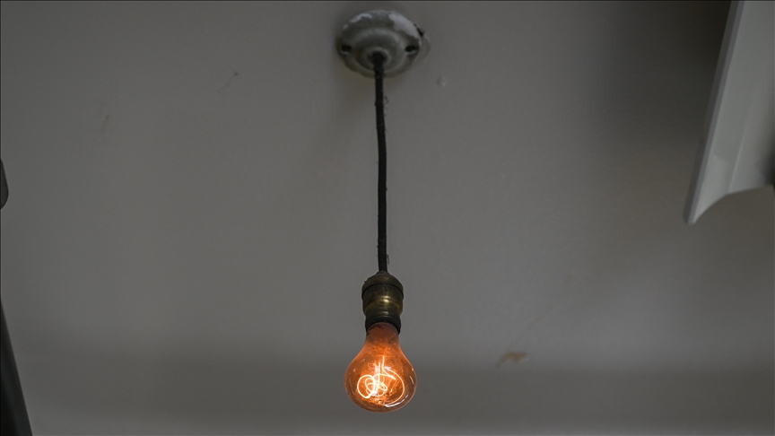 Century-old California lightbulb continues to shine for 122 years