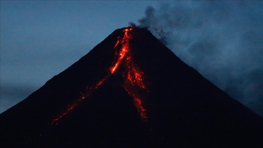 Philippines orders 90 days aid for Mayon volcano