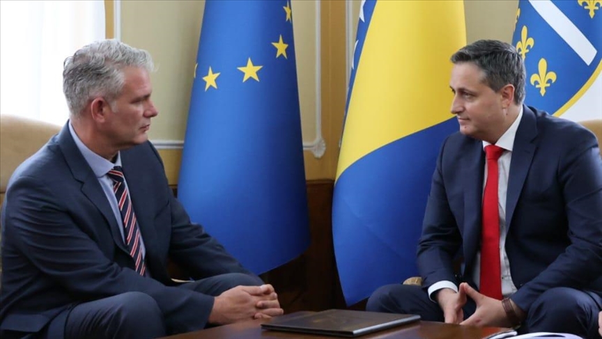 Bećirović razgovarao sa Hollidayem: BiH neće odustati od potrage za nestalim osobama
