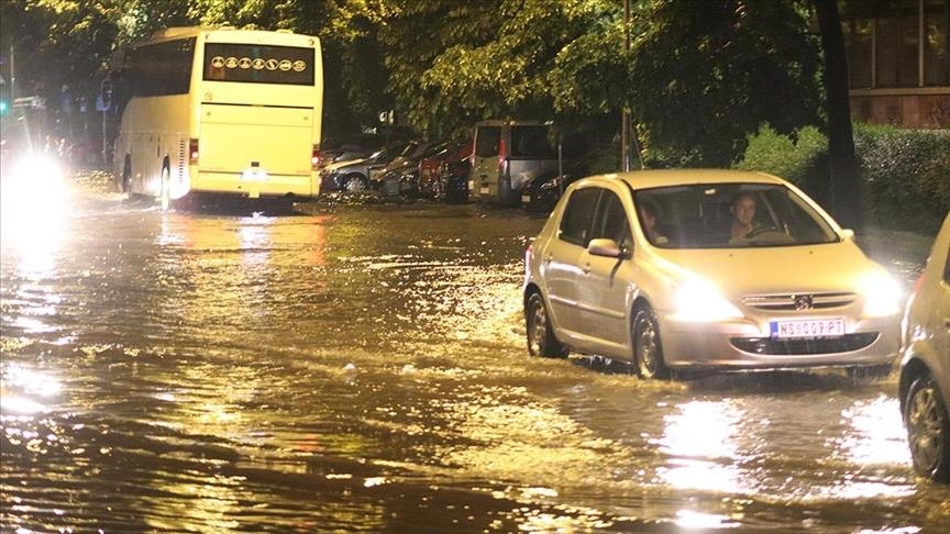 Поради поплавите вонредна состојба во 35 града и општини во Србија