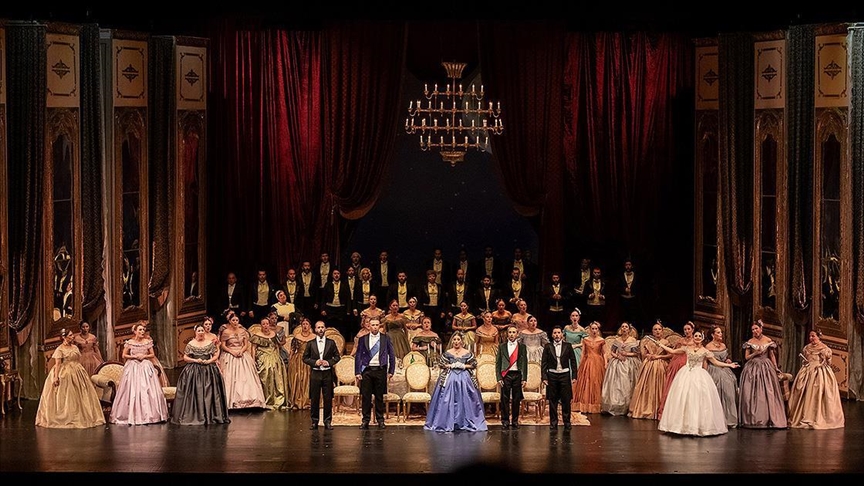 Uluslararası İstanbul Opera Festivali'nde "La Traviata" sanatseverlerle buluştu