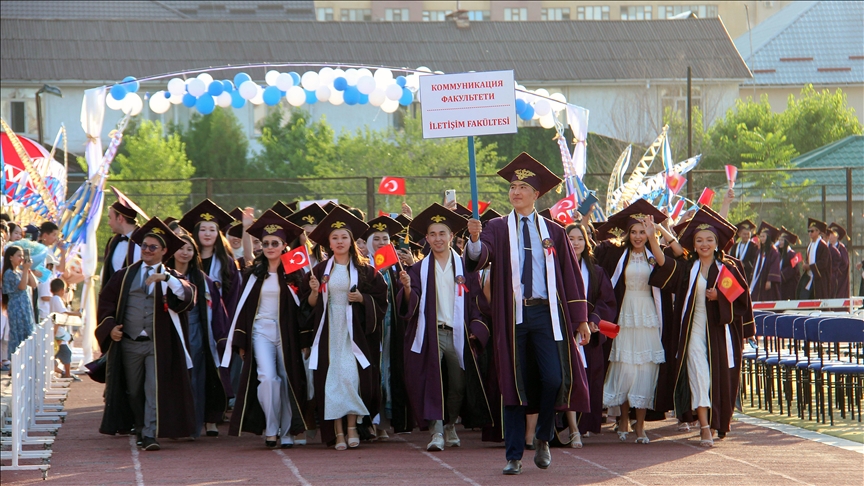 В Бишкеке состоялась церемония выпуска Кыргызско-турецкого университета «Манас»