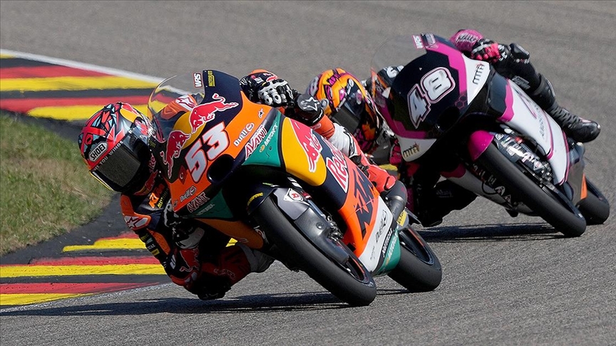Deniz Öncü, kariyerinin ilk Moto3 zaferini Almanya'da elde etti