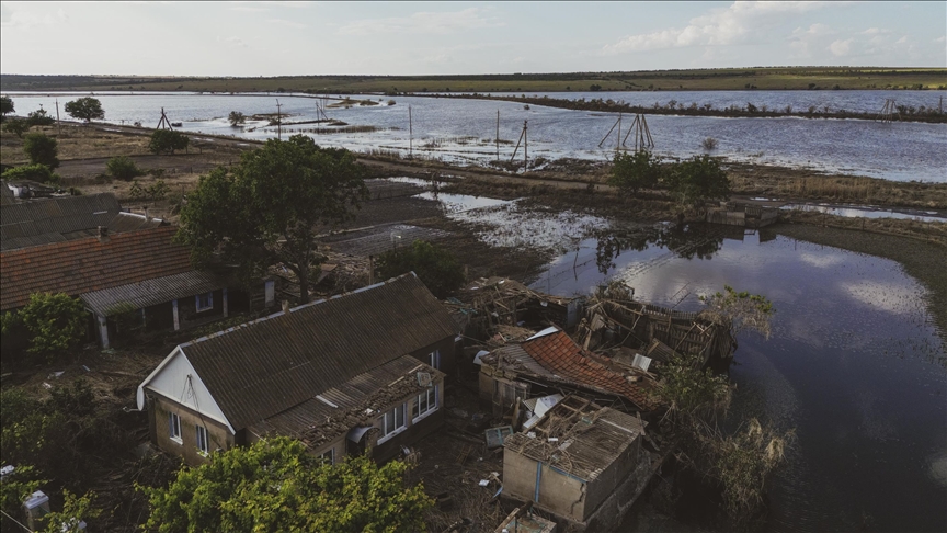 Flood-hit villagers in Ukraine's Mykolaiv region wait for help