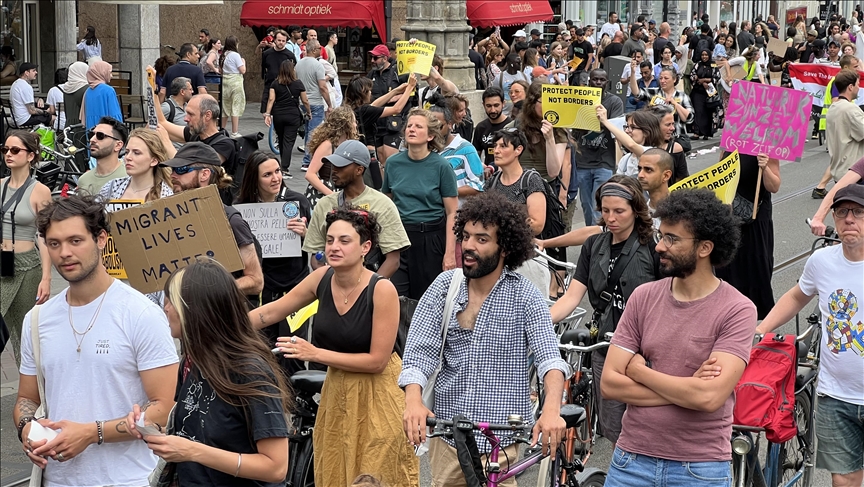 Hundreds gather in Amsterdam to protest against EU migrant policies