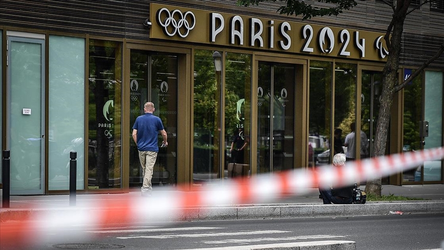 Fransa'da polis Paris Olimpiyat Komitesi merkezine baskın düzenledi