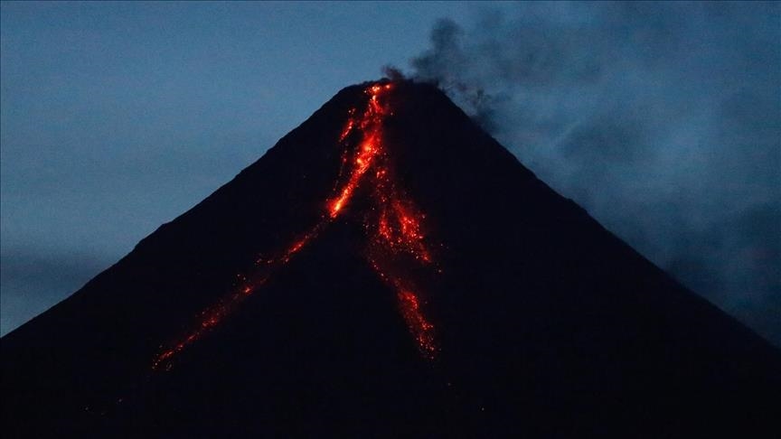 Lava from Philippines' Mayon Volcano extends 2,500 meters through its gullies