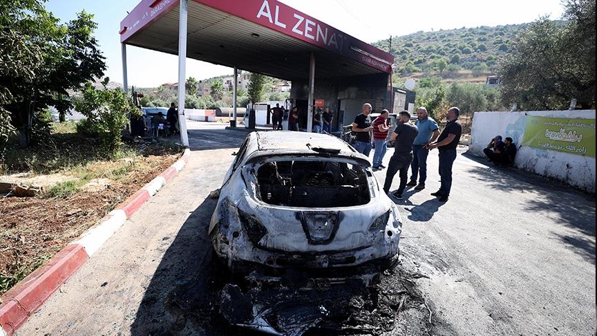 مستوطنون يهاجمون بلدة فلسطينية قرب رام الله 