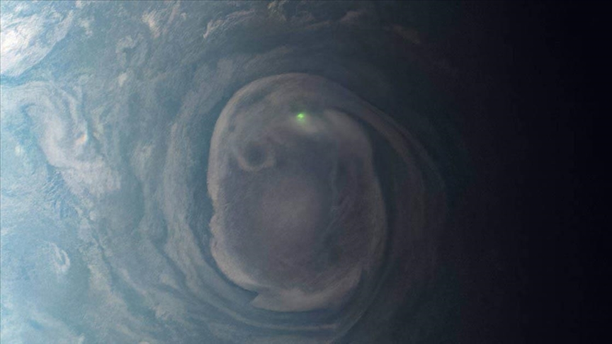 NASA'nın Juno uzay aracı, Jüpiter'de "yeşil parlak bir kürenin" fotoğrafını çekti