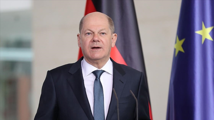 German chancellor speaks against emergency
