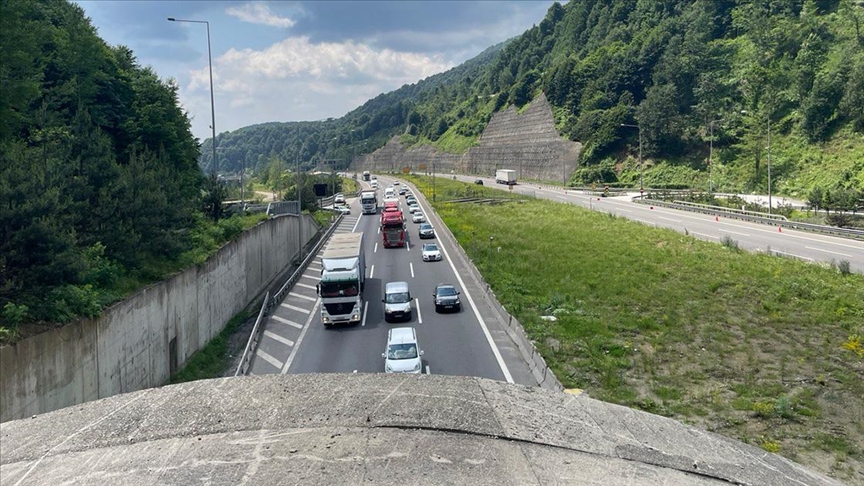 Anadolu Otoyolu'nun Bolu Dağı geçişinde bayram trafiği önlemleri alındı