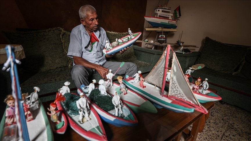 بمجسمات فنية.. سبعيني فلسطيني يحاكي معاناة الصيادين بغزة (تقرير)