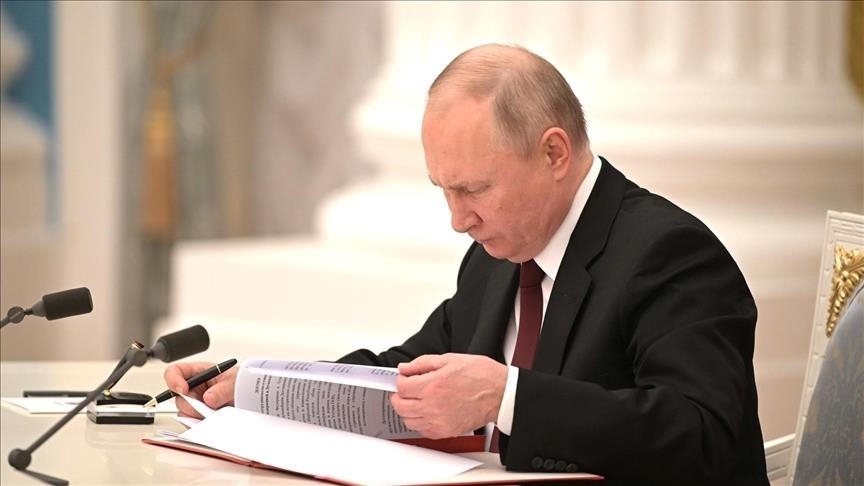 Russie: Poutine promulgue une loi autorisant la détention de quiconque enfreindrait la loi martiale