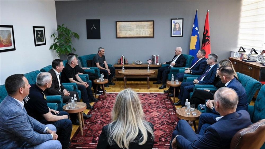 Kosovo: Ministar Svecla se sastao s trojicom policajaca puštenih da se brane sa slobode