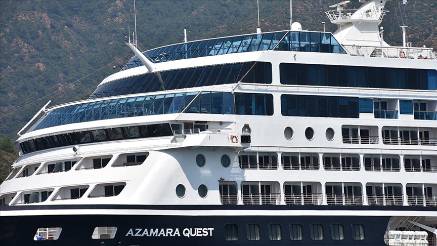 Marmaris'e lüks kruvaziyerle 460 turist geldi