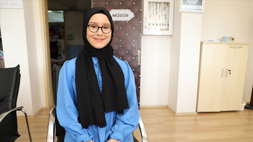 LGS'de tam puan alan Nur Dursun başarısını düzenli çalışmaya borçlu