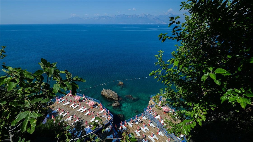 Antalya'da falez plajları arife günü hizmete açılacak