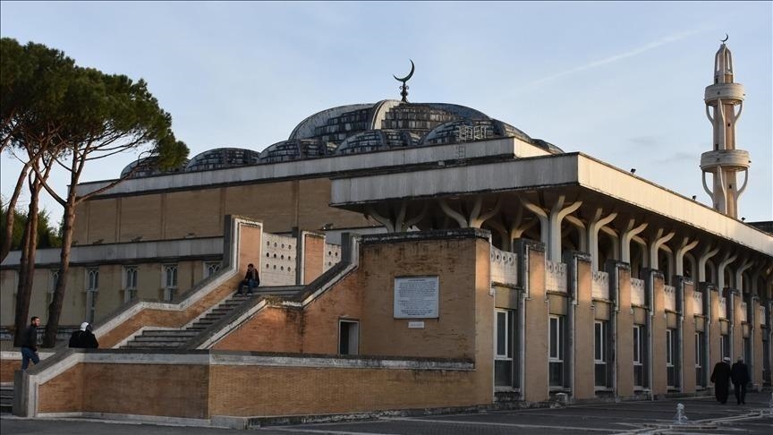 Alarm in Italy over law to shutter Muslim prayer spaces Alarm in Italy over law to shutter Muslim prayer spaces