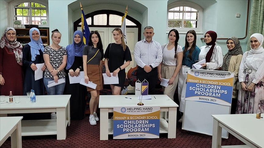 BiH: "Merhamet" podijelio 92 stipendije učenicima i studenticama iz socijalno ugroženih porodica