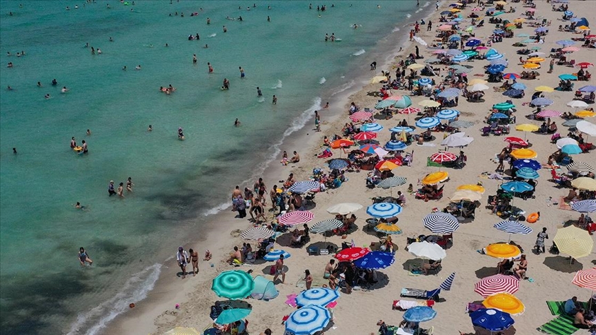 Ege'deki turizm merkezlerinde bayram yoğunluğu yaşanıyor