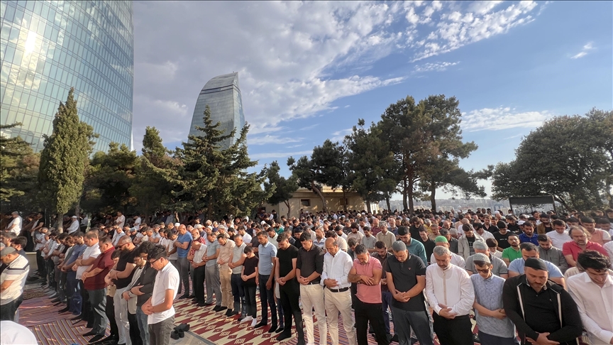 В Азербайджане празднуют Курбан-байрам
