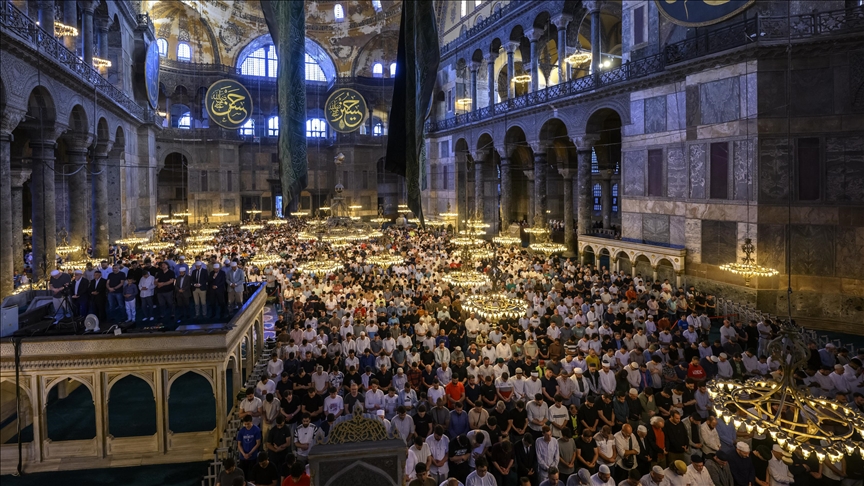 Muslims worldwide celebrate Eid al-Adha