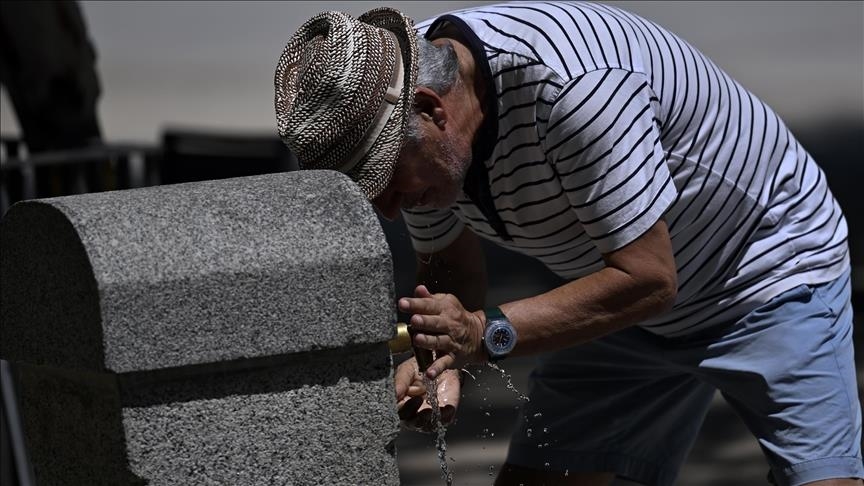 Spain records 1st deaths from summer heatwave as 2 farmers die Spain records 1st deaths from summer heatwave as 2 farmers die