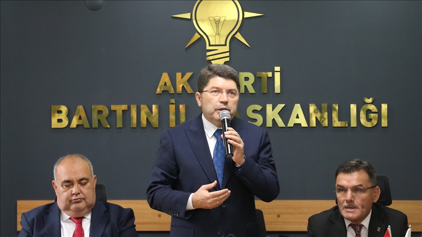 Adalet Bakanı Tunç: İsveç'te caminin önünde Kur'an-ı Kerim'i yakma olayını lanetliyoruz