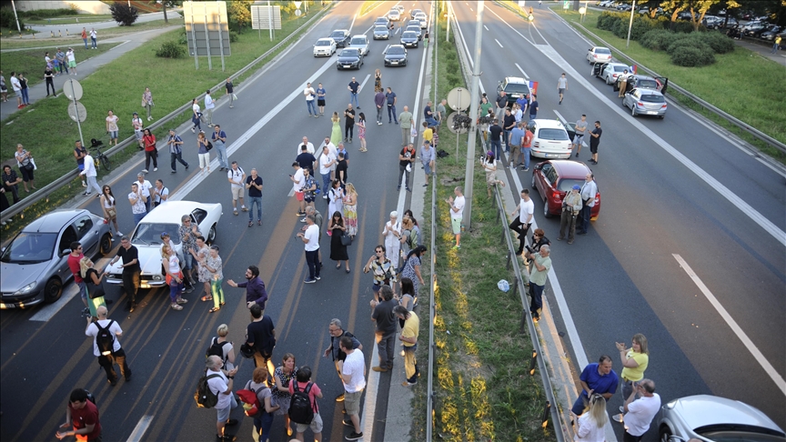 Beograd: Završena blokada međunarodnog autoputa, u subotu građani šetaju do TV Pink