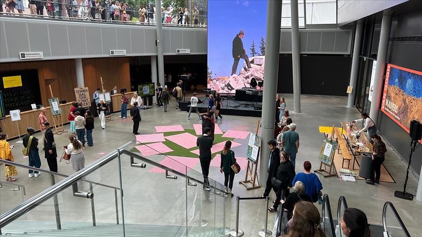 Türk sanatçının deprem konulu eseri dünyaca ünlü Van Gogh Müzesi'nde sergilendi