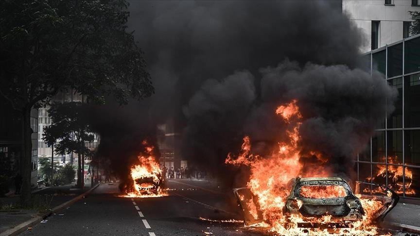 US urges its citizens to avoid mass gatherings during France protests US urges its citizens to avoid mass gatherings during France protests